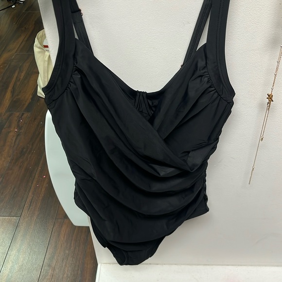 one pierce black swimsuit from La Vie En Rose medium almost new - Picture 1 of 4